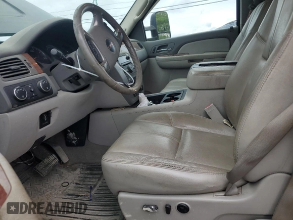 2008 GMC Sierra 2500HD SLT z VIN 1GTHK29648E119149, wystawiony jako Copart lot #73395794 z przebiegiem 98 656 mil mil oraz Szkoda całkowita • Salvage title. Historia ofert i sprzedaży dostępna na DreamBid. Obrazek 7.