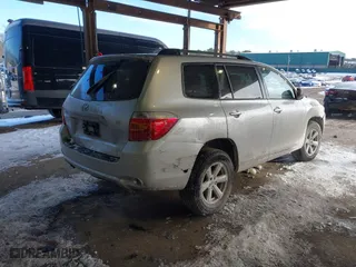 2009 Toyota Highlander with VIN JTEES41AX92141184, listed as a IAAI auction lot 41397140 with 263,056 mi miles. Bid and sale history available at carsss.com. Image 4.