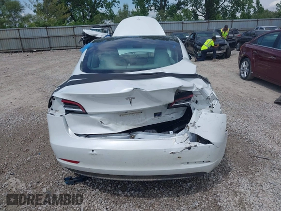 2022 Tesla Model 3 Long Range z VIN 5YJ3E1EB4NF165427, wystawiony jako IAAI lot #42290413 z przebiegiem 73 493 mil mil oraz . Historia ofert i sprzedaży dostępna na DreamBid. Obrazek 16.