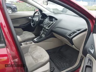 2014 Ford Focus SE z VIN 1FADP3K26EL326345, wystawiony jako IAAI lot #42292956 z przebiegiem 121 369 mil mil oraz . Historia ofert i sprzedaży dostępna na DreamBid. Obrazek 5.