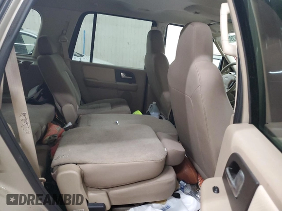 2004 Ford Expedition Special Service with VIN 1FMPU16L14LA46818, listed as a Copart auction lot 87526395 with 123,687 mi miles and Clean Title. Bid and sale history available at carsss.com. Image 11.