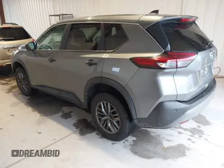 2023 Nissan Rogue S z VIN 5N1BT3AB4PC779473, wystawiony jako IAAI lot #42363074 z przebiegiem 51 764 mil mil oraz . Historia ofert i sprzedaży dostępna na DreamBid. Obrazek 3.