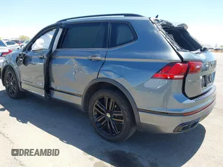 2022 Volkswagen Tiguan SE R-Line Black with VIN 3VV8B7AX4NM154637, listed as a IAAI auction lot 42058531 with 39,597 mi miles and . Bid and sale history available at DreamBid. Image 3.