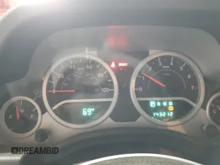 2010 Jeep Wrangler Sahara z VIN 1J4GA5D11AL106768, wystawiony jako Copart lot #56935745 z przebiegiem 143 212 mil mil oraz Szkoda całkowita • Salvage title. Historia ofert i sprzedaży dostępna na DreamBid. Obrazek 9.