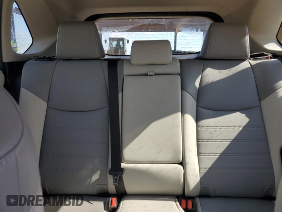 2021 Toyota RAV4 XLE Premium z VIN 2T3C1RFV0MW134008, wystawiony jako Copart lot #62676445 z przebiegiem 61 115 mil mil oraz Szkoda całkowita • Salvage title. Historia ofert i sprzedaży dostępna na DreamBid. Obrazek 10.