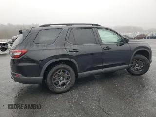 2025 Honda Pilot TrailSport with VIN 5FNYG1H61SB007167, listed as a Copart auction lot 85424184 with 8,507 mi miles and Salvage Title. Bid and sale history available at carsss.com. Image 3.