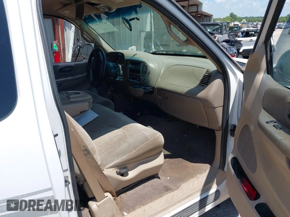 2000 Ford F-150 XL z VIN 1FTRX17L7YKA82690, wystawiony jako IAAI lot #42597325 z przebiegiem Nie podano mil oraz . Historia ofert i sprzedaży dostępna na DreamBid. Obrazek 5.