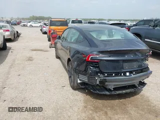 2024 Tesla Model 3 z VIN 5YJ3E1EA5RF870377, wystawiony jako IAAI lot #41933727 z przebiegiem 2 183 mil mil oraz . Historia ofert i sprzedaży dostępna na DreamBid. Obrazek 3.
