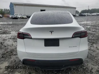 2024 Tesla Model Y Long Range z VIN 7SAYGDEE3RA283311, wystawiony jako Copart lot #56925505 z przebiegiem Nie podano mil oraz Szkoda całkowita • Salvage title. Historia ofert i sprzedaży dostępna na DreamBid. Obrazek 6.