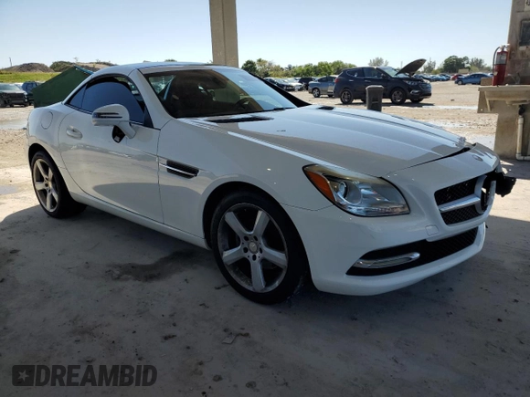 2015 Mercedes-Benz SLK 250 with VIN WDDPK4HAXFF099080, listed as a Copart auction lot 49264465 with 41,011 mi miles and Salvage title. Bid and sale history available at DreamBid. Image 4.