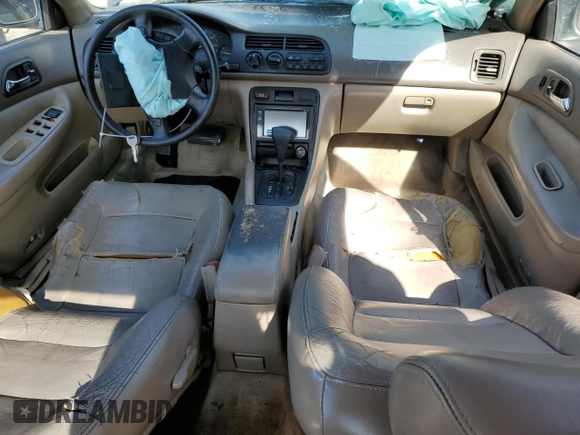 1997 Honda Accord EX with VIN 1HGCD5668VA262569, listed as a Copart auction lot 44713835 with 261,346 mi miles and Salvage Title. Bid and sale history available at DreamBid. Image 8.