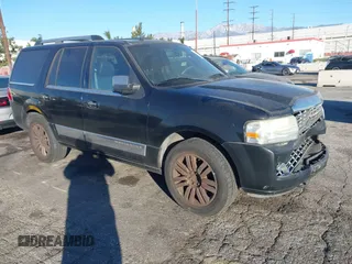 2007 Lincoln Navigator z VIN 5LMFU275X7LJ17484, wystawiony jako IAAI lot #41377997 z przebiegiem 159 418 mil mil oraz . Historia ofert i sprzedaży dostępna na DreamBid. Obrazek 1.