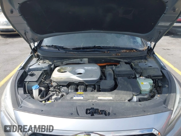 2016 Hyundai Sonata Hybrid SE with VIN KMHE24L15GA039176, listed as a IAAI auction lot 42135751 with 135,592 mi miles. Bid and sale history available at carsss.com. Image 10.