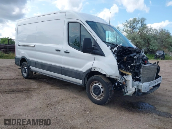 2024 Ford Transit Cargo z VIN 1FTBR1C84RKA32473, wystawiony jako IAAI lot #42438142 z przebiegiem 40 817 mil mil oraz . Historia ofert i sprzedaży dostępna na DreamBid. Obrazek 1.