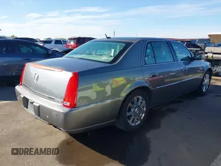 2008 Cadillac DTS 1SA z VIN 1G6KD57Y08U186328, wystawiony jako IAAI lot #41618974 z przebiegiem 71 920 mil mil oraz . Historia ofert i sprzedaży dostępna na DreamBid. Obrazek 4.