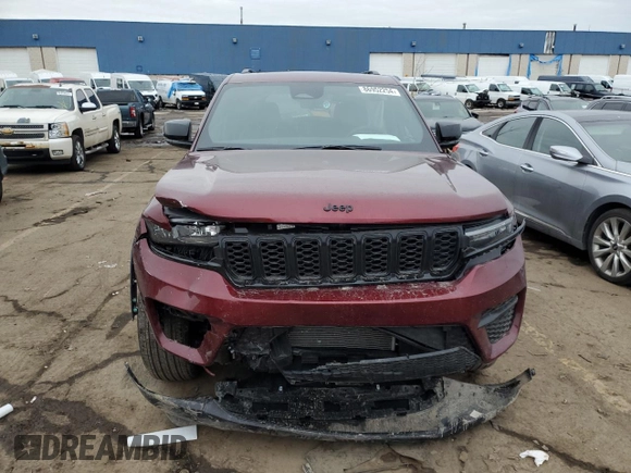 2025 Jeep Grand Cherokee Laredo with VIN 1C4RJHAG3SC274891, listed as a Copart auction lot 86952254 with 1,392 mi miles and Salvage Title. Bid and sale history available at DreamBid. Image 5.