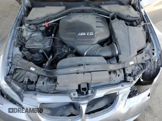 2013 BMW M3 z VIN WBSKG9C56DJ593159, wystawiony jako Copart lot #53714404 z przebiegiem 85 198 mil mil oraz Szkody całkowita. Historia ofert i sprzedaży dostępna na DreamBid. Obrazek 13.