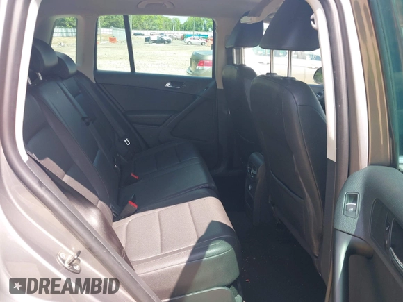 2011 Volkswagen Tiguan SEL z VIN WVGBV7AX5BW512203, wystawiony jako IAAI lot #42273838 z przebiegiem 157 072 mil mil oraz . Historia ofert i sprzedaży dostępna na DreamBid. Obrazek 8.