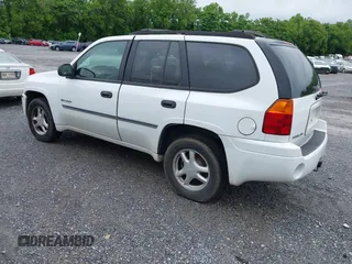 2006 GMC Envoy SLE z VIN 1GKDT13S562116159, wystawiony jako IAAI lot #42361666 z przebiegiem 243 466 mil mil oraz . Historia ofert i sprzedaży dostępna na DreamBid. Obrazek 3.