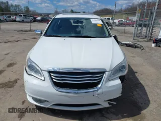 2014 Chrysler 200 Limited z VIN 1C3CCBCGXEN152570, wystawiony jako IAAI lot #41901310 z przebiegiem 135 752 mil mil oraz . Historia ofert i sprzedaży dostępna na DreamBid. Obrazek 13.