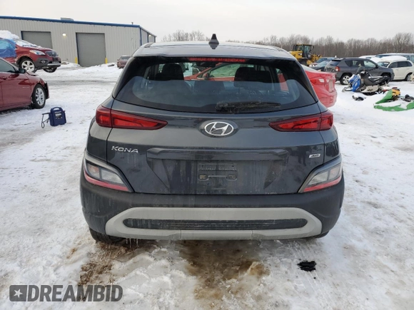 2022 Hyundai Kona SE with VIN KM8K2CAB9NU768527, listed as a Copart auction lot 43721125 with 76,231 mi miles and Salvage Title. Bid and sale history available at carsss.com. Image 6.