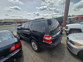 2013 Ford Expedition XLT z VIN 1FMJU1J51DEF17840, wystawiony jako Copart lot #59275185 z przebiegiem 128 479 mil mil oraz Czysty tytuł • Clean title. Historia ofert i sprzedaży dostępna na DreamBid. Obrazek 3.