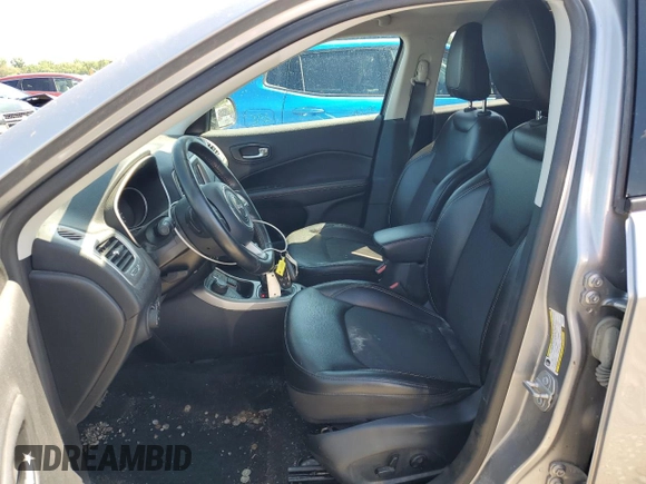 2018 Jeep Compass Latitude z VIN 3C4NJDBB6JT392821, wystawiony jako Copart lot #57628865 z przebiegiem 217 327 mil mil oraz Szkoda całkowita • Salvage title. Historia ofert i sprzedaży dostępna na DreamBid. Obrazek 7.