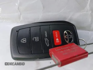 2024 Toyota Land Cruiser z VIN JTEABFAJ0R5007650, wystawiony jako IAAI lot #41981390 z przebiegiem 5 629 mil mil oraz . Historia ofert i sprzedaży dostępna na DreamBid. Obrazek 11.