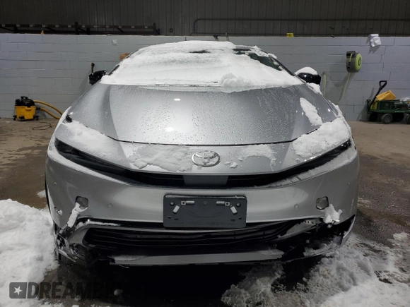 2024 Toyota Prius LE with VIN JTDADABU1R3015827, listed as a Copart auction lot 43621885 with 3,778 mi miles and Salvage Title. Bid and sale history available at carsss.com. Image 5.