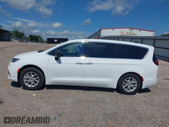 2025 Chrysler Pacifica Select with VIN 2C4RC1BG7SR509591, listed as a IAAI auction lot 42533235 with 19,520 mi miles and . Bid and sale history available at DreamBid. Image 15.