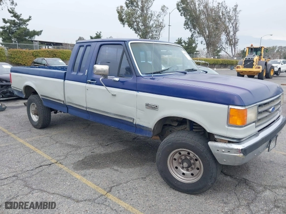 1989 Ford F-250 HD with VIN 1FTHX25G6KKA13830, listed as a IAAI auction lot 41701242 with 1,846 mi miles. Bid and sale history available at carsss.com. Image 1.