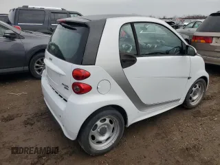 2015 Smart fortwo Passion with VIN WMEEJ9AA7FK825787, listed as a Copart auction lot 47802865 with 5,098 mi miles and Clean Title. Bid and sale history available at DreamBid. Image 3.