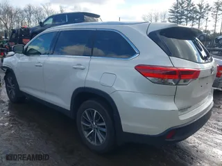 2019 Toyota Highlander SE with VIN 5TDJZRFH4KS597505, listed as a IAAI auction lot 41504122 with 59,347 mi miles. Bid and sale history available at carsss.com. Image 3.