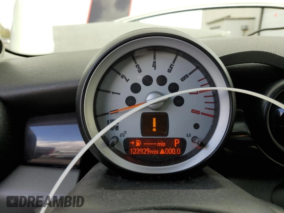 2009 MINI Hardtop S with VIN WMWMF73569TW84934, listed as a Copart auction lot 51344975 with 123,929 mi miles and Salvage title. Bid and sale history available at DreamBid. Image 9.