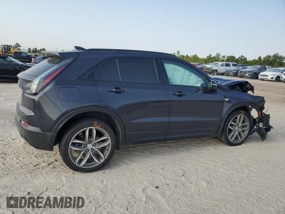 2022 Cadillac XT4 FWD Sport z VIN 1GYFZER45NF156035, wystawiony jako Copart lot #65836294 z przebiegiem 62 443 mil mil oraz Szkoda całkowita • Salvage title. Historia ofert i sprzedaży dostępna na DreamBid. Obrazek 3.