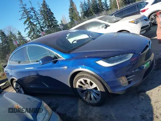 2017 Tesla Model X 90D z VIN 5YJXCBE21HF076514, wystawiony jako IAAI lot #41559020 z przebiegiem 108 573 mil mil oraz . Historia ofert i sprzedaży dostępna na DreamBid. Obrazek 13.
