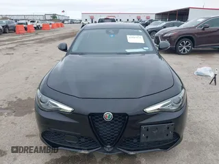 2020 Alfa Romeo Giulia z VIN ZARFAMAN9L7637186, wystawiony jako IAAI lot #41947571 z przebiegiem 37 491 mil mil oraz . Historia ofert i sprzedaży dostępna na DreamBid. Obrazek 12.