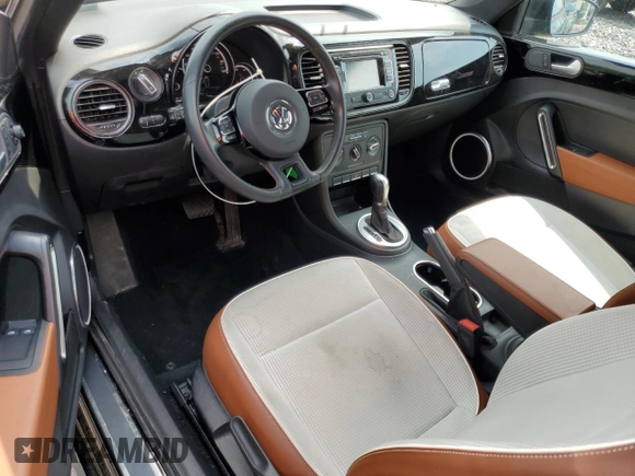 2015 Volkswagen Beetle Fleet Edition z VIN 3VWF17AT8FM656779, wystawiony jako Copart lot #60291145 z przebiegiem 42 850 mil mil oraz Szkoda całkowita • Salvage title. Historia ofert i sprzedaży dostępna na DreamBid. Obrazek 8.