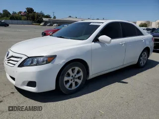 2010 Toyota Camry z VIN 4T4BF3EK1AR076518, wystawiony jako Copart lot #59404655 z przebiegiem 184 286 mil mil oraz Czysty tytuł • Clean title. Historia ofert i sprzedaży dostępna na DreamBid. Obrazek 1.