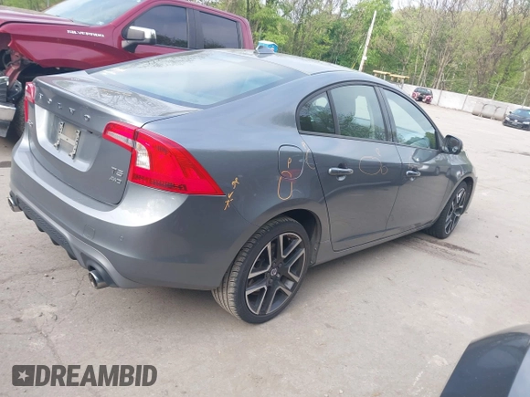 2017 Volvo S60 Dynamic z VIN YV140MTL3H2427908, wystawiony jako IAAI lot #42221185 z przebiegiem 65 432 mil mil oraz . Historia ofert i sprzedaży dostępna na DreamBid. Obrazek 4.