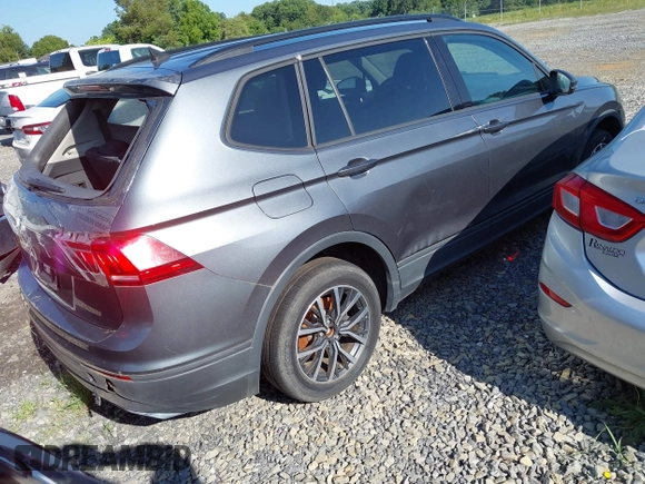 2021 Volkswagen Tiguan S with VIN 3VV1B7AX7MM038431, listed as a IAAI auction lot 42726529 with 82,289 mi miles and . Bid and sale history available at DreamBid. Image 4.