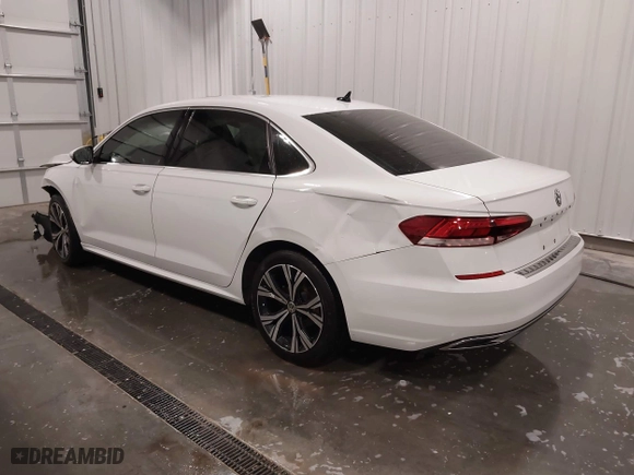 2021 Volkswagen Passat 2.0T SE with VIN 1VWSA7A37MC017676, listed as a IAAI auction lot 41647899 with 40,404 mi miles. Bid and sale history available at carsss.com. Image 3.
