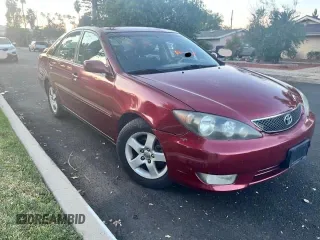 2005 Toyota Camry STD z VIN 4T1BE32K85U038064, wystawiony jako Copart lot #59760245 z przebiegiem 153 201 mil mil oraz Czysty tytuł • Clean title. Historia ofert i sprzedaży dostępna na DreamBid. Obrazek 1.