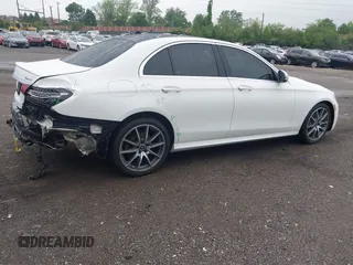 2023 Mercedes-Benz E 350 z VIN W1KZF8EB6PB119187, wystawiony jako IAAI lot #42179987 z przebiegiem 42 813 mil mil oraz . Historia ofert i sprzedaży dostępna na DreamBid. Obrazek 4.