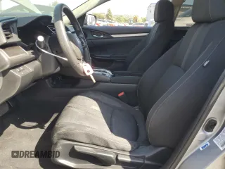 2020 Honda Civic LX z VIN 19XFC2F6XLE209685, wystawiony jako Copart lot #59595335 z przebiegiem Nie podano mil oraz Szkoda całkowita • Salvage title. Historia ofert i sprzedaży dostępna na DreamBid. Obrazek 7.
