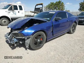 2014 Ford Mustang V6 z VIN 1ZVBP8AM6E5299523, wystawiony jako Copart lot #55768065 z przebiegiem 128 500 mil mil oraz Szkoda całkowita • Salvage title. Historia ofert i sprzedaży dostępna na DreamBid. Obrazek 1.