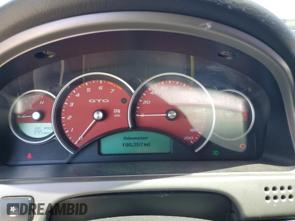 2006 Pontiac GTO z VIN 6G2VX12U16L565993, wystawiony jako Copart lot #57291015 z przebiegiem 190 257 mil mil oraz Szkoda całkowita • Salvage title. Historia ofert i sprzedaży dostępna na DreamBid. Obrazek 9.