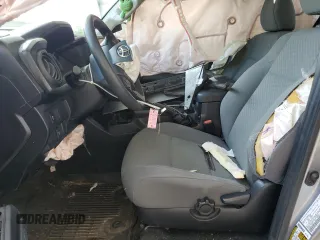 2020 Toyota Tacoma SR z VIN 3TYSX5EN1LT000617, wystawiony jako Copart lot #55799205 z przebiegiem 51 584 mil mil oraz Szkoda całkowita • Salvage title. Historia ofert i sprzedaży dostępna na DreamBid. Obrazek 7.