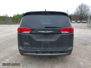 2017 Chrysler Pacifica Touring-L with VIN 2C4RC1BG1HR795009, listed as a IAAI auction lot 41531636 with 179,979 mi miles. Bid and sale history available at carsss.com. Image 16.