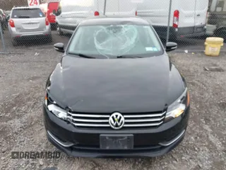 2014 Volkswagen Passat Wolfsburg Edition z VIN 1VWAT7A31EC098634, wystawiony jako IAAI lot #41924146 z przebiegiem 80 872 mil mil oraz . Historia ofert i sprzedaży dostępna na DreamBid. Obrazek 12.
